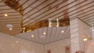 Реечные и плиточные подвесные потолки в ванной комнате: разновидности и преимущества